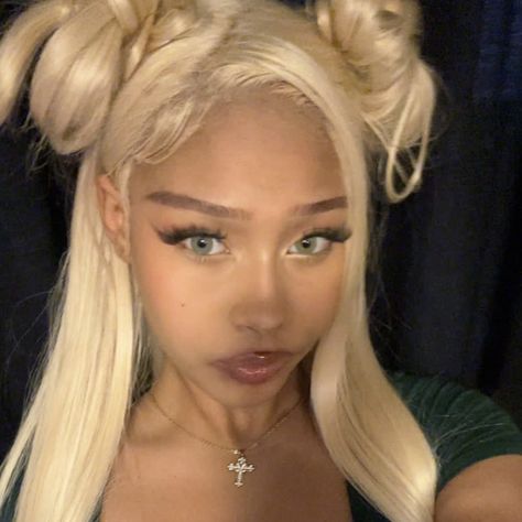 @asiacupid Blond Hair On Brown Skin, Blonde On Brown Skin, Blonde Black Women, Brown Skin Blonde Hair, Blonde Hair Makeup, Dyed Hair Inspiration, Hair Stylist Life, Hair Collection, Makeup For Black Women