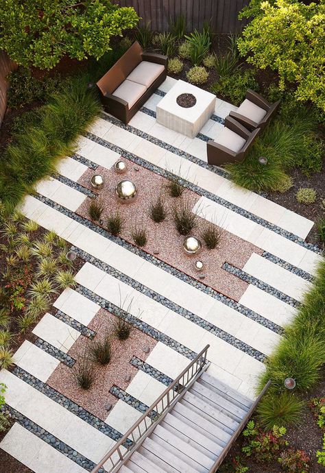 16 Inspirational Backyard Landscape Designs As Seen From Above // This backyard oasis might lack traditional grass but the planted grasses, ferns, and trees still make it feel like a proper backyard. Moderne Have, Landscaping Trees, Contemporary Patio, Modern Landscape Design, Have Inspiration, Flower Landscape, Landscape Plans, Interior Modern, Kew Gardens