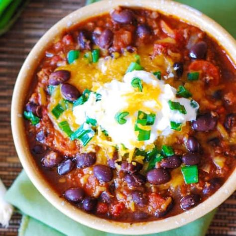 Black Bean Beef Chili Recipe - Julia's Album Black Bean Beef, Chili Recipe With Black Beans, Best Vegan Chili, Vegan Chili Recipe, Ground Beef Chili, Beef Chili Recipe, Bean Chilli, Black Bean Chili, Beef Bacon