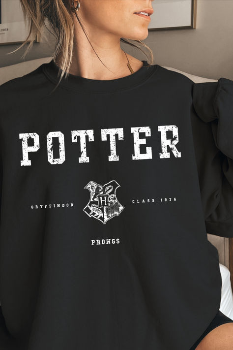 Prongs Gryffindor Class of 1978 | Hogwarts Collegiate Shirt Tshirts Ideas, Harry Potter Sweatshirt, Gray Sweatshirt, 11th Birthday, James Potter, Shirts Design, Grey Sweatshirt, Hogwarts, Birthday Ideas