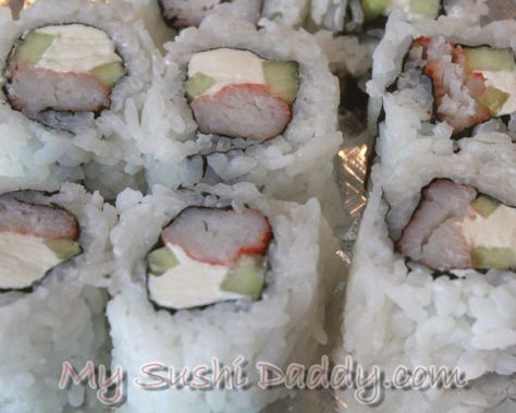 California Roll Sushi With Cream Cheese, Crab And Cream Cheese Sushi Roll, Cream Cheese Sushi Rolls, Sushi With Cream Cheese, Sushi Meals, Crab Sushi, California Roll Sushi, Sushi Bowls, Sushi Recipes Homemade