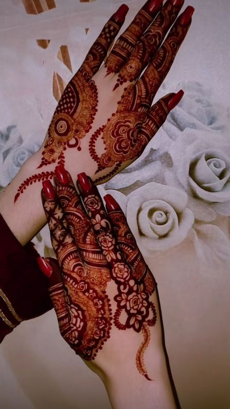 Front Mehndi Design, View Aesthetic, Mehndi Designs Bridal Hands, Rose Mehndi Designs, Very Simple Mehndi Designs, Simple Mehndi Designs Fingers, Engagement Mehndi Designs, Latest Bridal Mehndi Designs, Mehndi Designs Front Hand