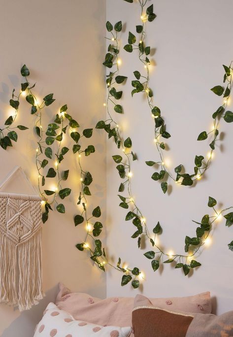 Wall Leaf Decor, Fairy Lights And Plants Bedroom, Office Fairy Lights, Room Decor With Fairy Lights, Fairy Theme Room, Fairy Room Decor, Vine Lights, Fairy Lights Room, Wine Leaves