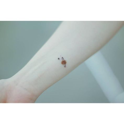 Mole Tattoo, Tattoo On The Wrist, Aa Tattoos, Astronomy Tattoo, Inspo Tattoo, Saturn Tattoo, Petite Tattoos, Hand Prints, Tattoo Script