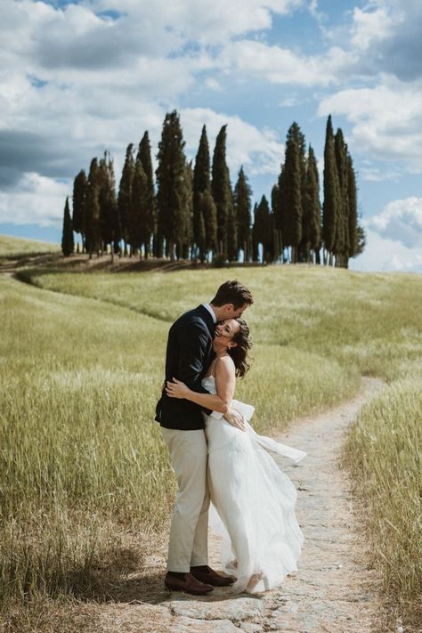 Tuscany Intimate Wedding, Tuscany Proposal, Tuscany Elopement, Tuscany Countryside, Beautiful Elopement, Italy Elopement, Golden Fields, Destination Wedding Italy, Val D Orcia