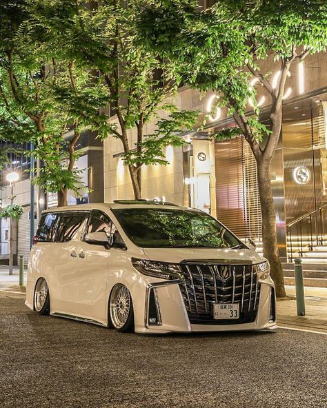 Toyota Alphard 2022, Kereta Alphard, Alphard Toyota Luxury, Alphard Car, Toyota Vellfire, 3d Wallpaper Cute, Teen Wallpaper, Indie Photography, Luxury Van