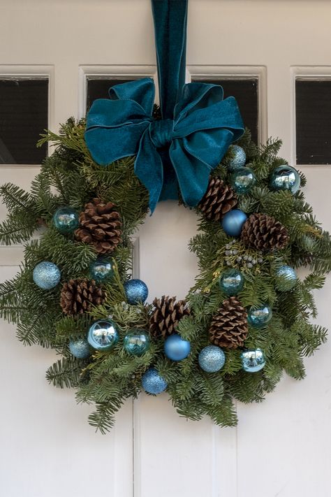 Christmas Wreath Blue, Teal Christmas Wreath, Diy Christmas Bulbs, Teal Wreath, Christmas Turquoise, Turquoise Wreath, Homemade Christmas Wreaths, Teal Christmas, Unique Wreath