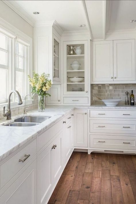 Luxury White Kitchen, Cocina Diy, Decor Ikea, Farmhouse Kitchen Cabinets, Kitchen Cabinets Decor, Farmhouse Kitchen Design, New Kitchen Cabinets, Classic Kitchen, White Kitchen Design