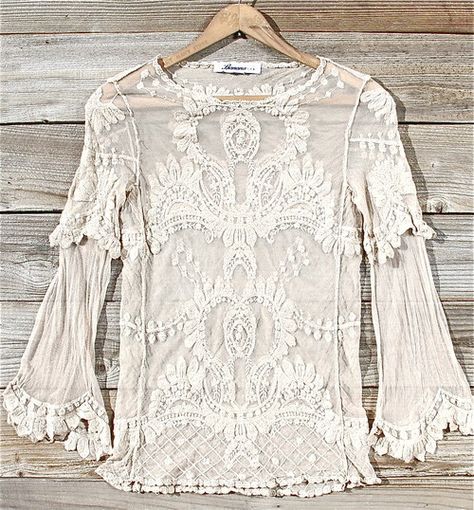 lace bell sleeve boho blouse White Boho Shirt, Top In Pizzo, Lace Clothing, Estilo Hippie, Boho Shirt, Bohol, Sleeves Blouse, Lace Crochet, Hippie Chic