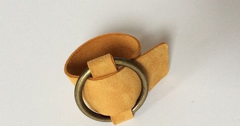 Crea Cuir, Messing Ring, Suede Bracelet, Diy Leather Bracelet, Leather Jewelry Diy, Hardware Jewelry, Leather Jewellery, Leather Ring, Bracelet Cuir