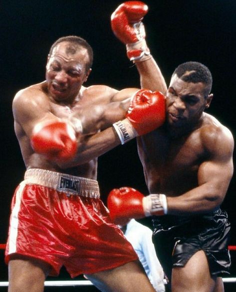 Mike Tyson vs James Bonecrusher Smith Roberto Duran, Chris Eubank, Muhammad Ali Boxing, Roberto Durán, Boxing Images, Muhammed Ali, Boxing History, Boxing Champions, Mma Boxing