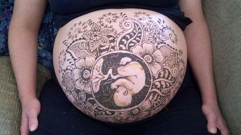 This picture is amazing!! Cool henna tattoo. Don't know the source, but it's so beautiful. Cool Henna, Belly Henna, Bump Painting, Pregnant Belly Painting, Belly Art, Belly Casting, Birth Art, Belly Dancing Classes, Pregnancy Art