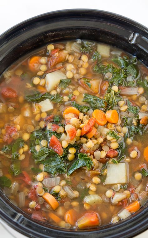 This hearty vegan crock pot vegetable lentil soup recipe will warm bellies and satisfy your entire family during the chilly months. Crock Pot Lentil Soup, Lentil Soup Vegetarian, Vegetarian Tips, Veggie Lentil Soup, Vegetable Lentil Soup, Clean Eating Crockpot, Crock Pot Vegetables, Soup Vegetarian, Vegan Crockpot