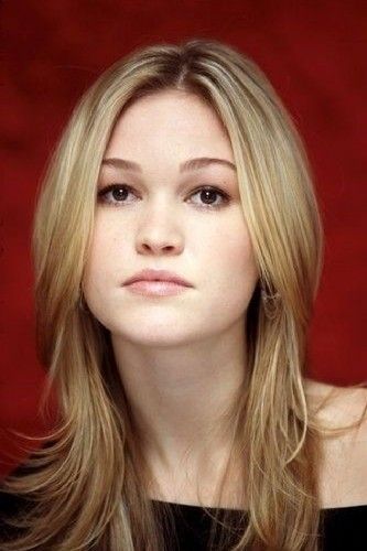 Julia Stiles Julia Stiles 90s Fashion, Julie Stiles, Julia Stiles Hair, Julia Styles, Vanessa Hudgens Body, Blonde Hair Dark Eyes, Aimee Teegarden, Julia Stiles, Beautiful Hair Color