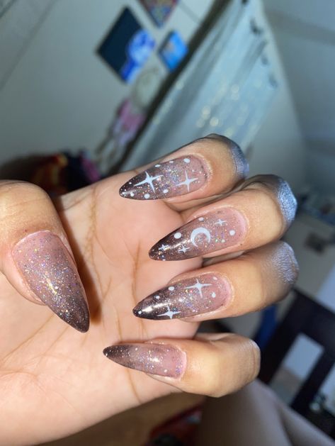 White With Black Glitter Nails, Glitter Moon Nails, Halloween Star Nails, Black White Glitter Nails, Ombre Nails With Stars, Glitter Nails With Stars, Star Themed Nails, Black And White Glitter Nails, Glitter Star Nails