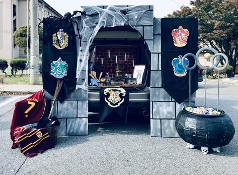 Harry Potter Trunk Or Treat Decorations, Hogwarts Trunk Or Treat, Trunk Or Treat Harry Potter, Trunk Or Treat Harry Potter Theme, Harry Potter Trunk Or Treat Ideas, Peep Diarama, Snow White Trunk Or Treat, Harry Potter Paper Crafts, Harry Potter Trunk Or Treat