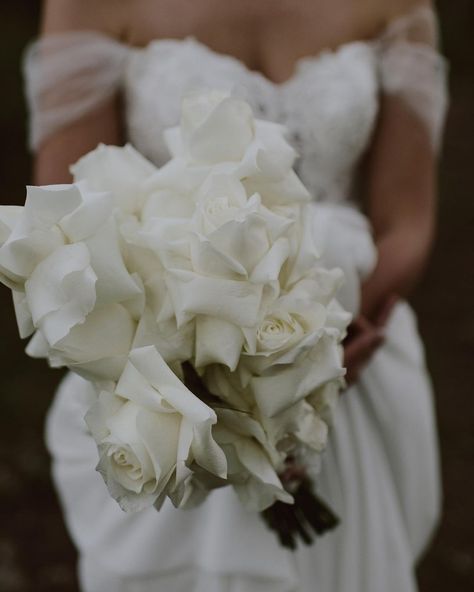 Leah Cruikshank Photography on Instagram: “There’s never a bad time to post a flower pic 🤭🌼” White Roses Bouquet, Chosen By Kyha, Middleton Lodge, White Rose Bouquet, Bridal Bouquet Flowers, Lodge Wedding, Black Tie Wedding, Dreamy Wedding, Bride Bouquets