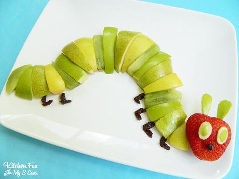 Hungry Caterpillar Food, Fun Kid Lunch, The Very Hungry Caterpillar Activities, Healthy Fruit Snacks, Hungry Caterpillar Activities, Deco Fruit, Hungry Caterpillar Party, Hungry Caterpillar Birthday, Healthy Eating Snacks