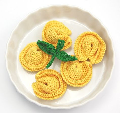 Tortellini crocheted food pasta plus basil by NadelwerkKnits Crochet Pasta, Food Pasta, Crochet Fruit, Knitting Patterns Toys, Food Patterns, Crochet Food, Tortellini, Crochet For Kids, Crochet Crafts