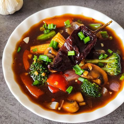 Hot Garlic Sauce, Vegetable Gravy, Vegan Chinese, Greek Chickpeas, Schezwan Sauce, Recipes Vegetables, Wok Cooking, Asian Noodle, Chinese Vegetables