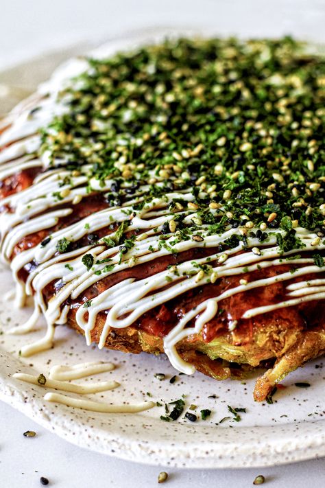 Vegan Okonomiyaki, Mayonnaise Homemade, Cabbage Vegan, Okonomiyaki Recipe, Vegetarian Japanese, Ground Flax Seed, Crispy Seaweed, Kewpie Mayonnaise, Japanese Street Food