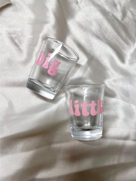 Big/little Shot Glasses Big/little Gift Big/little Reveal - Etsy Senior Sorority Gifts, Big Little Hint Ideas, Big Little Canvas Sorority, Sorority Gifts Diy, Paddle Sorority Big, Paddle Sorority, Big Lil Gifts, Big/little Baskets, Little Gifts Sorority