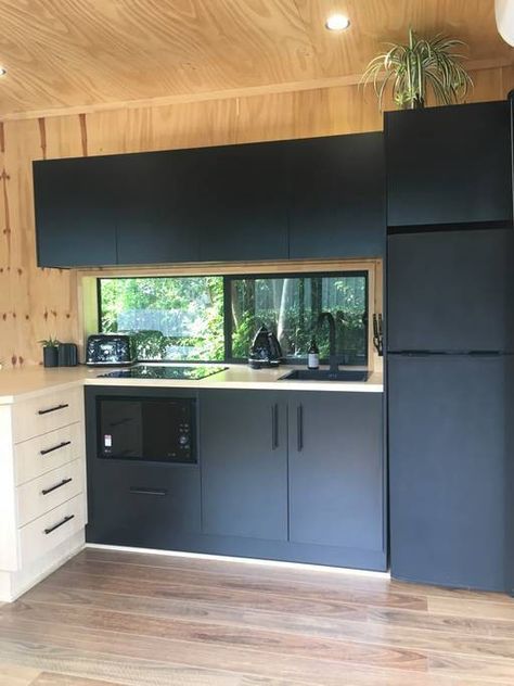 All Black Kitchen Black Appliance Kitchen, Nutec Houses, All Black Kitchen, Container House Interior, Black Appliances Kitchen, Guest House Plans, Tiny House Interior Design, Best Tiny House, Building A Container Home