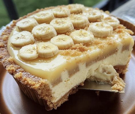 Cheesecake Aesthetic, Classic Banana Pudding, Instant Banana Pudding, Vanilla Wafer Crust, Creamy Chicken Pot Pie, Caramel Ingredients, Vanilla Wafer, Pudding Cheesecake, Banana Pudding Cheesecake