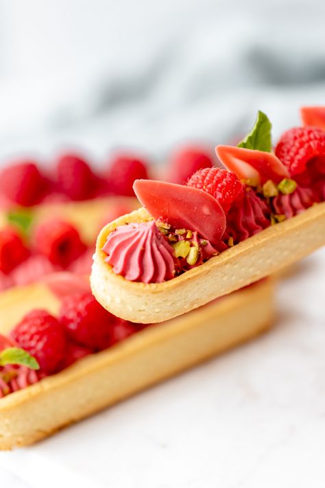 Strawberry Panna Cotta, Raspberry Whip, Valrhona Chocolate, Tartlets Recipe, Mousse Cake Recipe, Chocolate Macaron, Panna Cotta Recipe, Raspberry Tarts, Strawberry Sauce