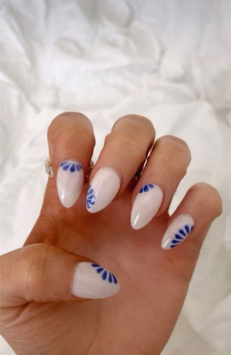 Blue And White Nail Ideas Simple, Summer Nail Inspo Simple, Summer Oval Nails, Bali Nails, Blue And White Nails, Nail Techniques, Cute Spring Nails, Summery Nails, Almond Acrylic Nails