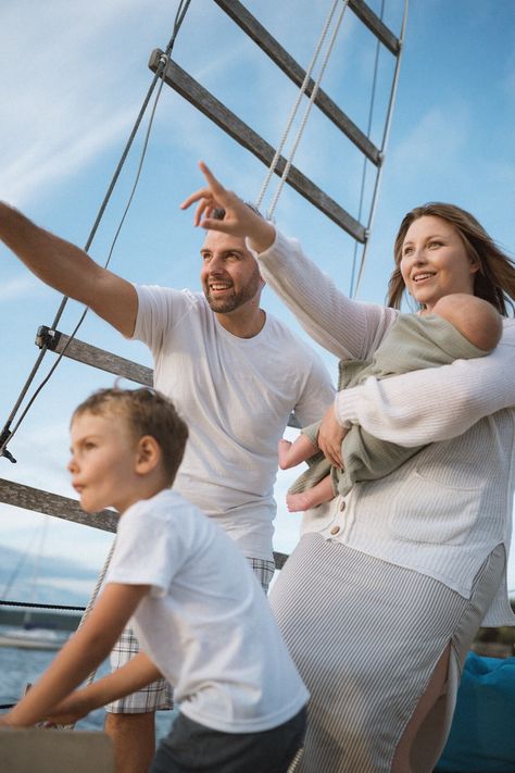 A family of four with newborn on sailboat pointing at ocean near Olympia, WA. Sailboat Photoshoot, Yacht Photoshoot, Seattle Lifestyle, Vintage Sailboat, Family Vacay, Adventure Photos, Summer Photoshoot, Family Friendly Activities, On A Boat