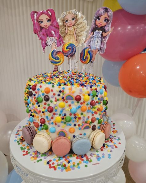 Rainbow high dolls birthday cake Rainbow High Doll Cake, Rainbow High Birthday Party Decorations, Rainbow High Cake, Rainbow High Birthday Party, Rainbow High Birthday, Rainbow High Dolls, Doll Birthday Cake, Rainbow Parties, Rainbow Party