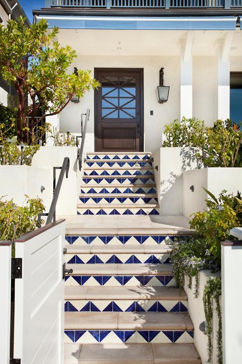 Porch Stairs, Bold Tile, Front Stairs, Toilette Design, Tiles Designs, Exterior Tiles, Porch Tile, Exterior Wall Tiles, Entry Stairs