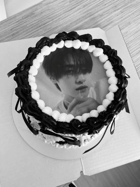 Skz Cake Design, Skz Bday Cake, K Pop Birthday Cake, Straykids Birthday Cake, Bolo Stray Kids, Skz Birthday Cake, Kpop Birthday Cake, Cake Inspo Aesthetic, Skz Cake