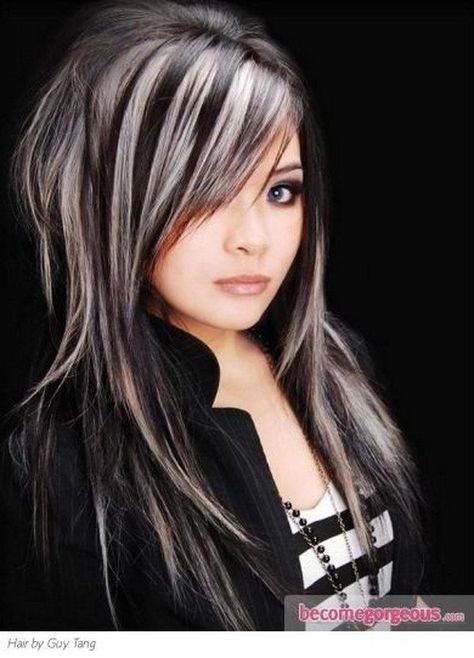 Black Hair with Platinum Blonde Highlights. Funky Hair Colors, Rambut Brunette, Platinum Blonde Highlights, Beauty Corner, Dark Hair With Highlights, Funky Hairstyles, Hair Color Dark, Dark Brown Hair, Brunette Hair