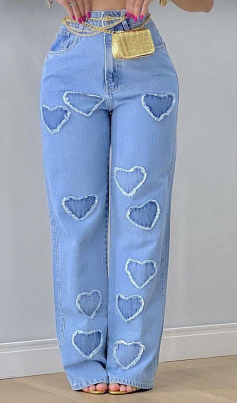 Jeans Outfit Women 2024, Jeans Cargo Pants Outfit, Jean Cargo Pants, Dope Fashion Outfits, Denim Diy Clothes, Cute Ripped Jeans, 2piece Outfits, Jeans Outfit Women, Cargo Pants Outfit