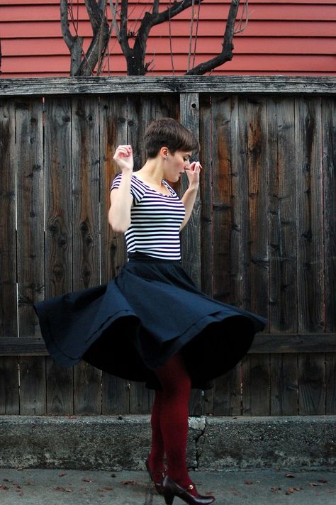 Modcloth Outfit, Soft Feminine Style, Beatnik Style, Red Tights, Vintage Skirts, Dope Fashion, Lovely Clothes, Fashion Gallery, Classy And Fabulous