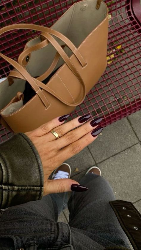 Kutek Disney, Unghie Sfumate, Dark Red Nails, Wine Nails, Simple Fall Nails, Maroon Nails, October Nails, Nagel Tips, Smink Inspiration