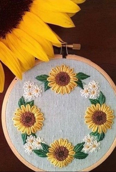 Crewel Embroidery Tutorial, Crewel Embroidery Patterns, Embroidery Hoop Art Diy, Crewel Embroidery Kits, Hand Embroidery Patterns Flowers, Floral Embroidery Patterns, Embroidery Stitches Tutorial, Pola Sulam, Embroidery Patterns Vintage