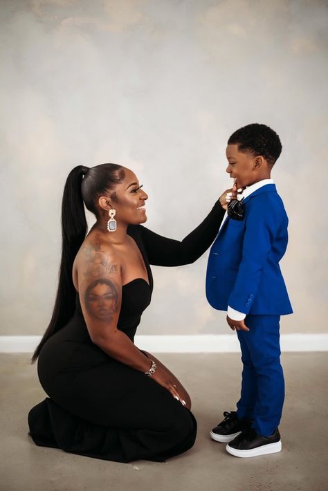 Boy Mom Pictures, Mommy Son Outfits, Mother Daughter Poses, Mother Son Photos, Human Hair Ponytail Extensions, Son Photo Ideas, Human Hair Ponytail, Mommy And Me Photo Shoot, Long Ponytail