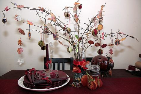 Mabon style tree - I could decorate my "wedding tree" with leaves Samhain Tree, Samhain Feast, Irish Halloween, Samhain Decorations, Ancestor Altar, Magic Decorations, Samhain Altar, Crafty Witch, Spring Trees