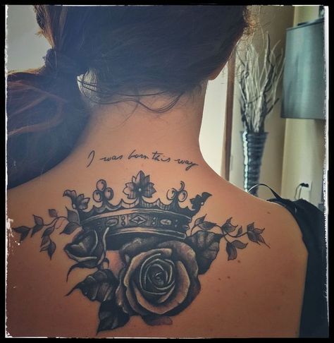 Queen Crown Tattoo, Crown Tattoos For Women, Crown Tattoo Design, Snakebites, Roses Tattoo, Inspiration Tattoos, Geniale Tattoos, Dope Tattoos For Women, Crown Tattoo