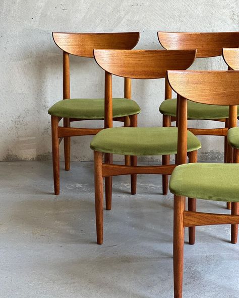 SOLD❣️ 🌿Mid Century Danish dining chairs for our lovely client Stacey. 🍃Reupholstered in a gorgeous pear green velvet fabric. By… | Instagram Dining Chair Velvet, Chaise Mid Century, Danish Chairs Dining, Reupholster Mid Century Dining Chair, Upholstered Wooden Chairs, Danish Dining Table And Chairs, Mid Century Modern Kitchen Chairs, 70s Dining Chairs, Mcm Dinner Table