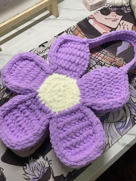 Flower Crochet Bag, Fluffy Purse, Fluffy Bag, Daisy Bags, Crochet Daisy, Crochet Business, Crochet Clothing And Accessories, Pop Pop, Flower Crochet