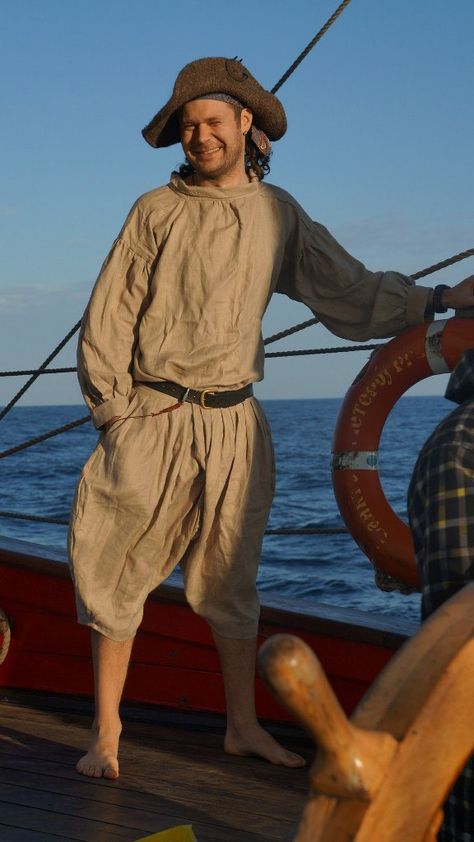 1700s Sailor, Medieval Sailor, Fisherman Costume, Sailor Aesthetic, Fantasy Country, Sailor Vintage, Rogue Character, Peter And The Starcatcher, Sea Explorer