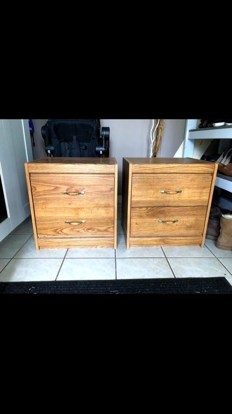 Matching side tables/nightstands are hard to come by without paying a fortune. When your not forking out a bunch of cash, they will probably look like this before picture.... check out my Instagram on this project!!I love real wood projects but painting laminate was a great alternative. AND you use half the paint then real wood haha. Hope you enjoy!    Here is the BEFORE! These are made of laminate. Very sturdy mini dresser type tables. The PERFECT size for a master bedroom!!   These w… Nightstand Makeover Ideas, Old Nightstand, Diy Nightstand Makeover, Matching Side Tables, Diy Vanity Lights, Mini Dresser, Chest Of Drawers Makeover, Diy Carport, Nightstand Makeover