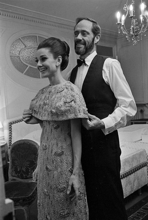 Audrey Hepburn Givenchy, Audrey Hepburn Photos, Film Premiere, Audrey Hepburn Style, Robes Vintage, Retro Photography, Hepburn Style, My Fair Lady, Fair Lady