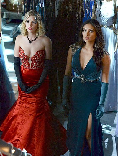 Hanna Marin Outfits, Pll Outfits Hannah, Pretty Little Liars Dress To Impress, Hanna Marin Red Dress, Hanna Marin Outfits Edgy, Ashley Marin Pll, Estilo Gossip Girl, Pretty Little Liars Outfits, Pll Outfits