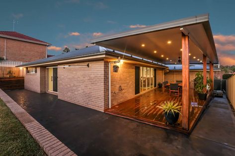 Patio Roof Extension Ideas, Patio Roofs, Backyard Entertaining Area, Modern Pool House, Carport Patio, Backyard Covered Patios, Outdoor Living Space Design, Roof Extension, Outdoor Living Rooms