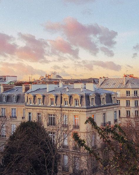 Sunsets In Paris, Spring In France Aesthetic, Spring In Paris Aesthetic, Paris Spring Aesthetic, Sunset Paris, Paris Sunset, Spring Desktop Wallpaper, Paris In Spring, Spring In Paris